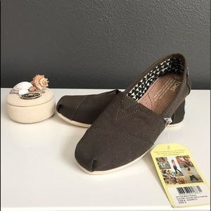 Toms: Tarmac Olive Canvas🦖